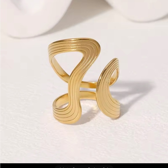 ZARA stillness Gold-Toned Wave Ring - Picture 3 of 12